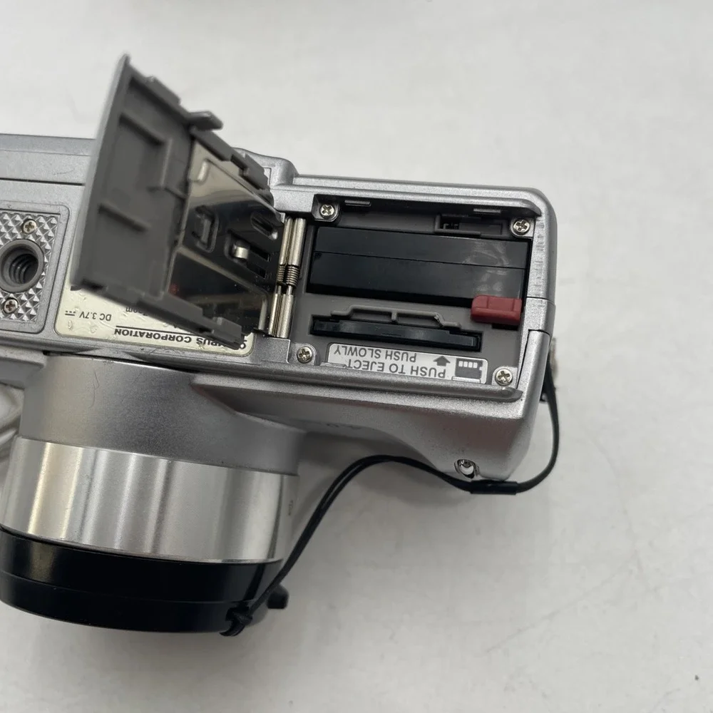 Olympus CAMEDIA C-765 Ultra Zoom 4.0MP Digital Camera W/Battery & CD Card+Case